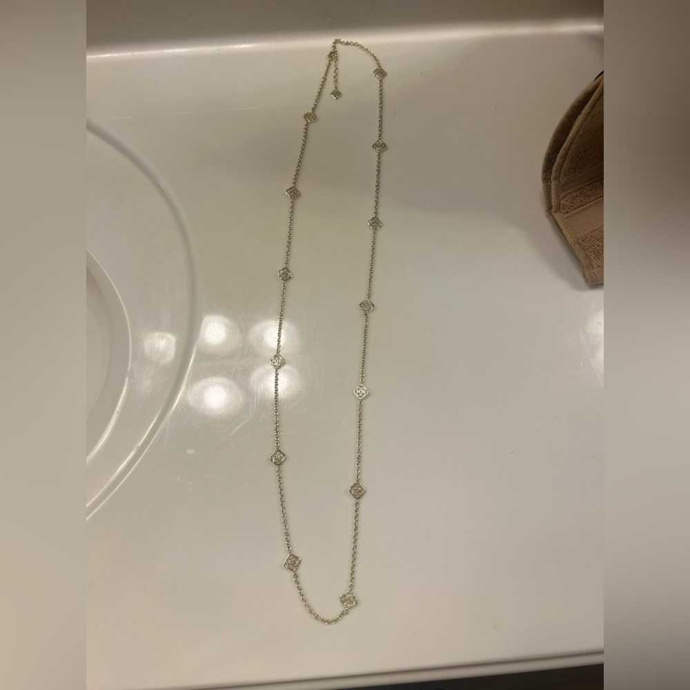 Kendra Scott necklace